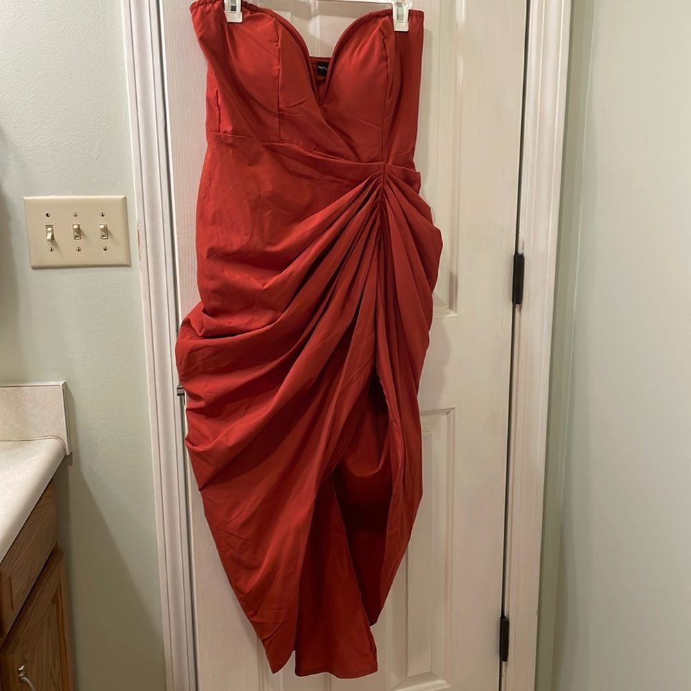 NWT Pretty Little Thing Rust Orange Deep V Bandeau Strapless Midi Dress